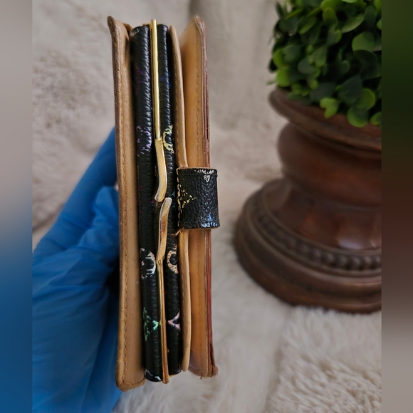 Authentic Louis Vuitton Multi Color Murakami Kiss Clasp Wallet - Picture 7 of 16